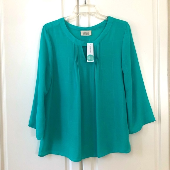 Crescent Tops - NWT Pretty keyhole blouse by Crescent StitchFix L